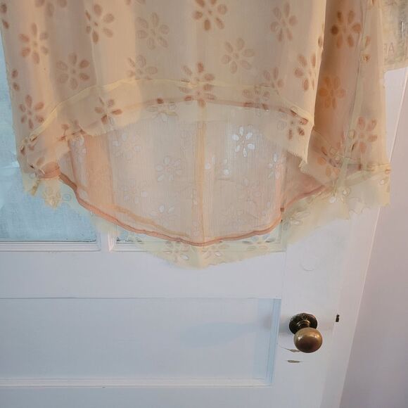 Aratta Silk Laser Cut Petals High Low Top - Size Medium - NWT - Picture 4 of 8